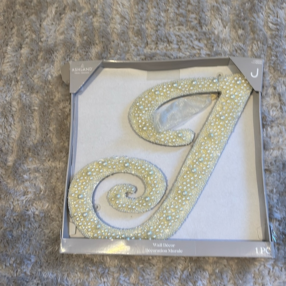 Pear J wall decor